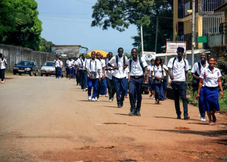 Écoles paralysées : la colère des élèves monte au 8e jour de grève