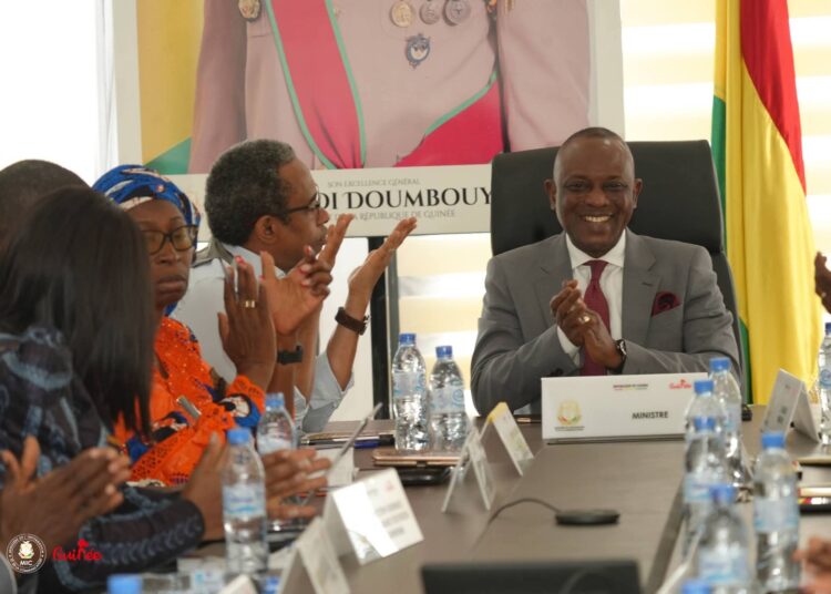 Le ministre Fana assure que Mamadi Doumbouya a « beaucoup fait pour les médias » : « Il y a beaucoup de journalistes dans les départements ministériels »