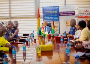 Avant, se souvient le ministre Bachir, « des fonctionnaires de police venaient avec des tabourets, des bancs pour s’installer » dans les bureaux