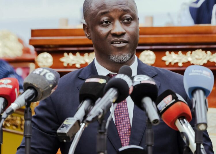 Des avantages accordés aux anciens présidents guinéens : le ministre Benoît Kamano évoque « des obligations de ne jamais divulguer les secrets d’État »