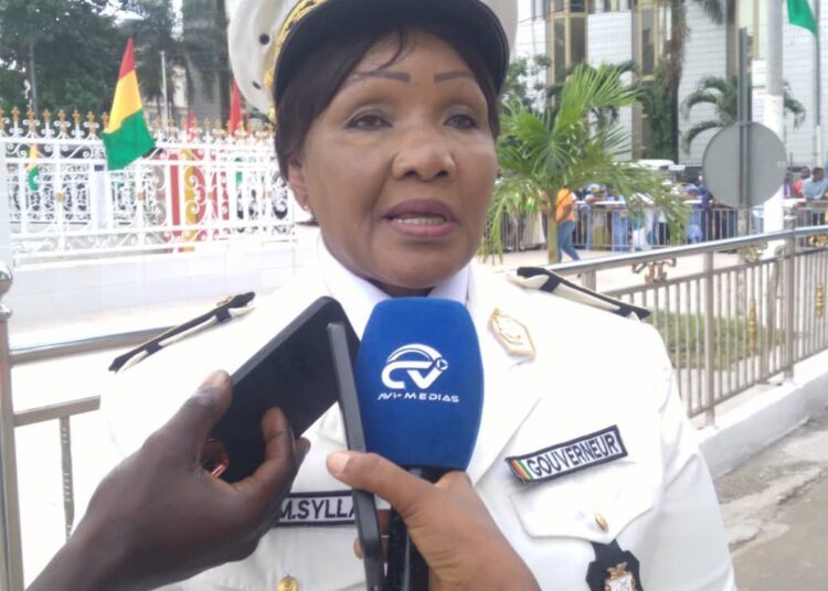 Générale M’Mahawa Sylla aux habitants de Conakry : « Pour l’honneur de notre nation, il ne faut pas envoyer les ordures sur les trottoirs »